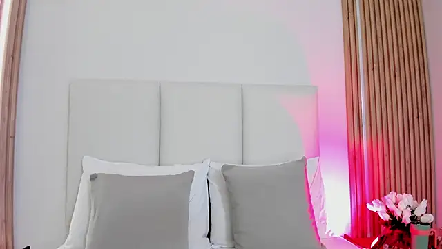 Emily robertss online show from February 11, 7:19 pm