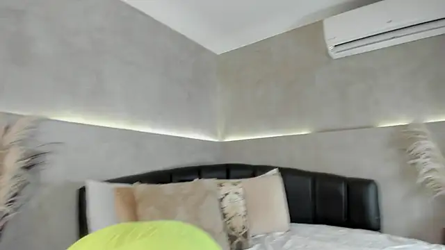 Snapshot of Nicol_Lopez_1 chatting on October 27, 10:03 pm Nicol Lopez 1 online show from October 27, 10:03 pm