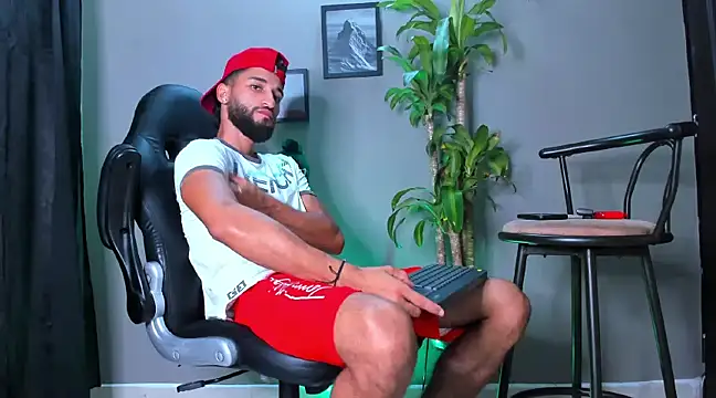 Snapshot of Damian_022 chatting on December 6, 12:38 pm Damian 022 online show from December 6, 12:38 pm