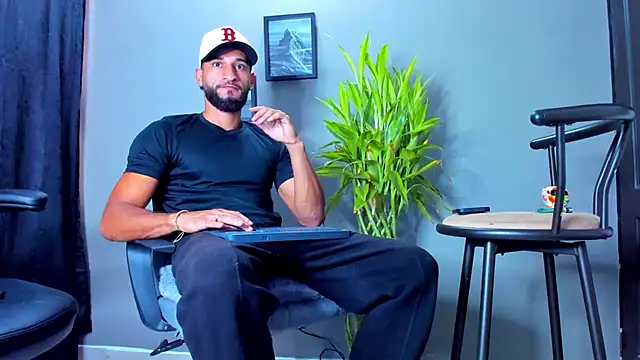 Snapshot of Damian_022 chatting on September 24, 1:58 pm Damian 022 online show from September 24, 1:58 pm