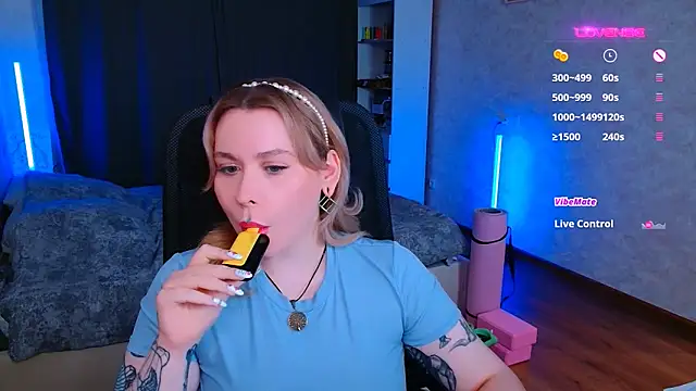 Snapshot of Blueberry-baby chatting on December 1, 11:47 pm Blueberry-baby online show from December 1, 11:47 pm