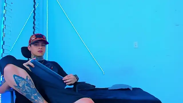 HOT boy2025 online show from October 9, 9:02 pm