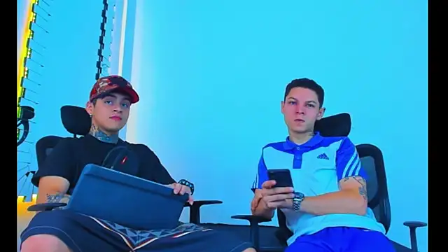 HOT boy2025 online show from November 27, 2:13 am