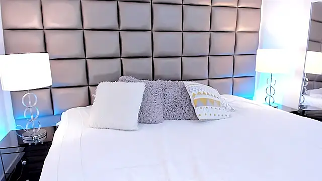 AnnyHizzle online show from March 4, 9:43 pm