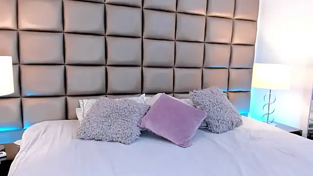 AnnyHizzle online show from March 10, 4:07 am