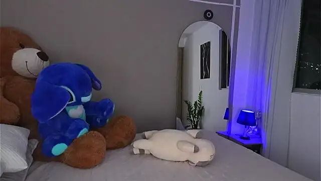 AnnyHizzle online show from October 1, 1:11 am