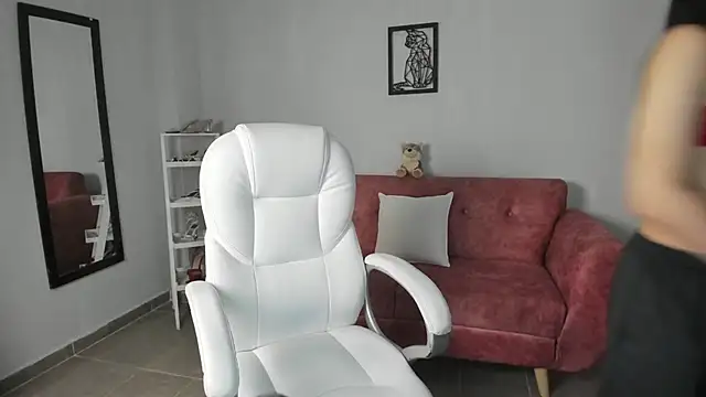 Snapshot of Alice23jones chatting on October 3, 4:15 pm Alice23jones online show from October 3, 4:15 pm