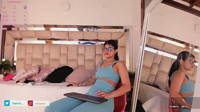 Snapshot of Dapnne_ chatting on October 15, 12:38 pm Dapnne online show from October 15, 12:38 pm