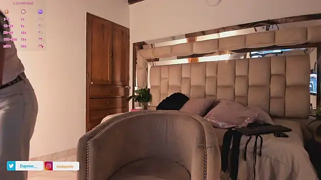 Snapshot of Dapnne_ chatting on October 23, 12:37 pm Dapnne online show from October 23, 12:37 pm