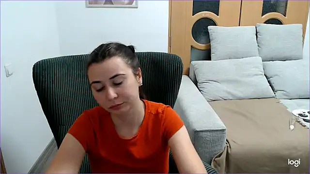 VioletaFlower7 online show from December 2, 9:21 pm