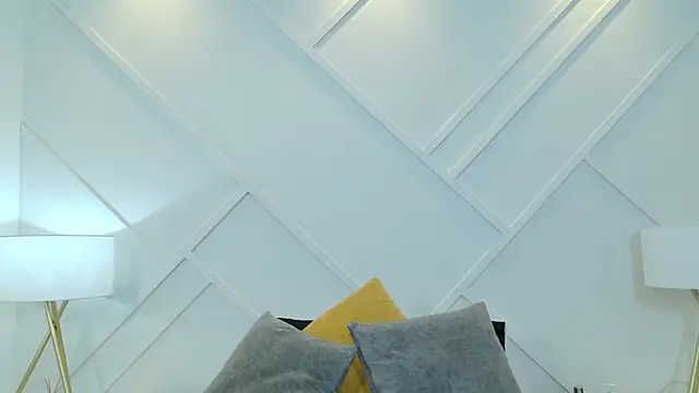 Juliabadlee online show from May 16, 11:36 pm