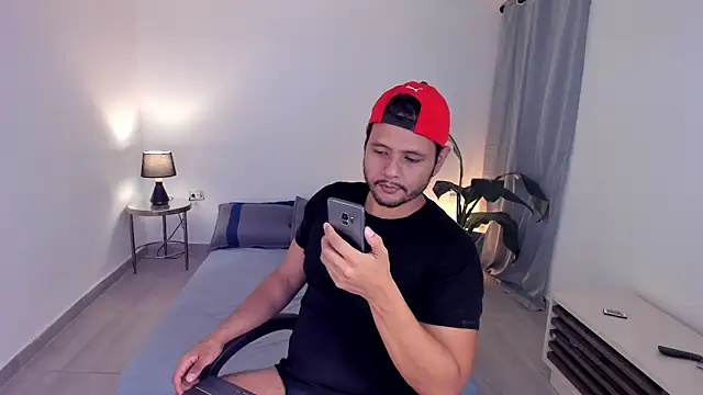 Snapshot of Nate_Ocean chatting on December 18, 1:11 am Nate Ocean online show from December 18, 1:11 am