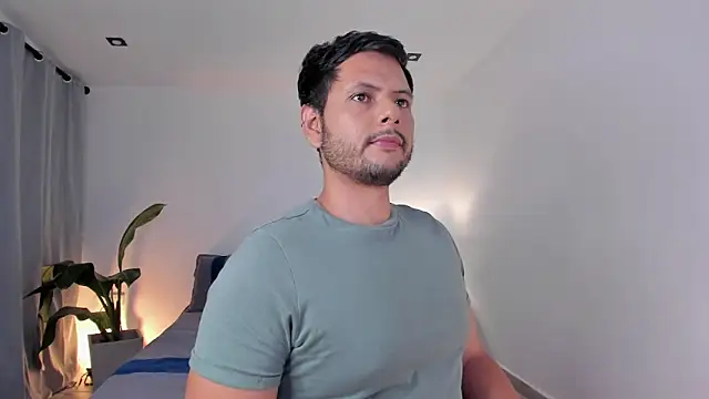 Snapshot of Nate_Ocean chatting on December 19, 1:01 am Nate Ocean online show from December 19, 1:01 am