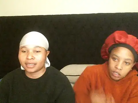 Snapshot of R-thequeen chatting on September 26, 12:14 am R-thequeen online show from September 26, 12:14 am