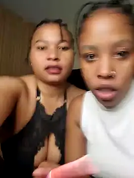 Snapshot of R-thequeen chatting on December 1, 12:21 pm R-thequeen online show from December 1, 12:21 pm