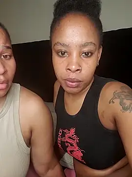 Snapshot of R-thequeen chatting on December 18, 12:11 pm R-thequeen online show from December 18, 12:11 pm