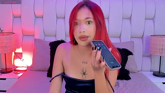 Snapshot of SkinnyFoxy chatting on January 8, 8:11 pm SkinnyFoxy online show from January 8, 8:11 pm