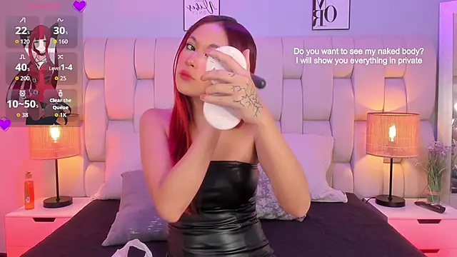 Snapshot of SkinnyFoxy chatting on April 7, 7:36 pm SkinnyFoxy online show from April 7, 7:36 pm