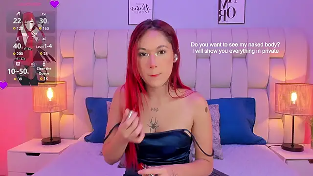 Snapshot of SkinnyFoxy chatting on April 15, 7:43 pm SkinnyFoxy online show from April 15, 7:43 pm