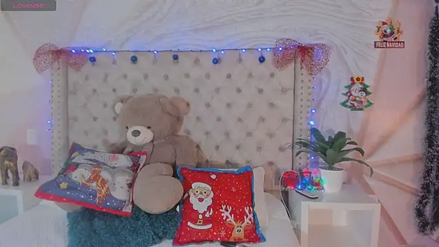 Snapshot of Mia_Parissi chatting on December 4, 8:40 pm Mia Parissi online show from December 4, 8:40 pm
