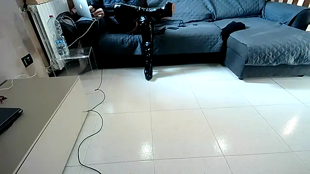 Snapshot of M87HOT chatting on April 9, 3:50 pm M87HOT online show from April 9, 3:50 pm