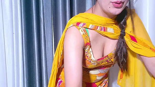 Snapshot of Aashika-Kaur chatting on April 27, 4:21 am Aashika-Kaur online show from April 27, 4:21 am