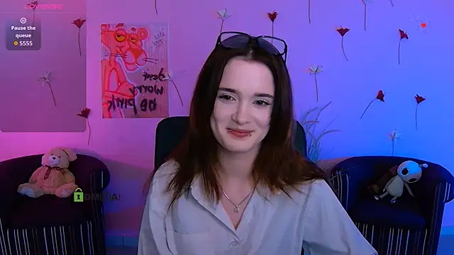 liana kisses online show from May 12, 7:00 pm
