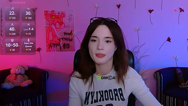 liana kisses online show from May 13, 7:11 pm