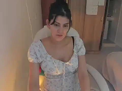 misstoya online show from December 19, 1:18 am