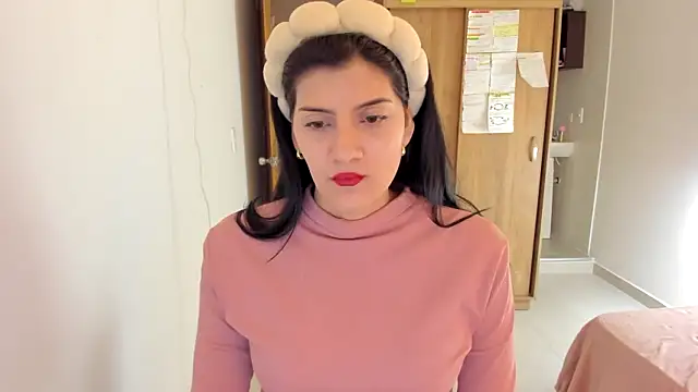 misstoya online show from February 5, 1:15 am