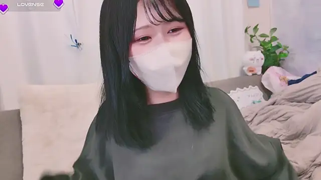 Conatsu online show from December 4, 1:31 pm