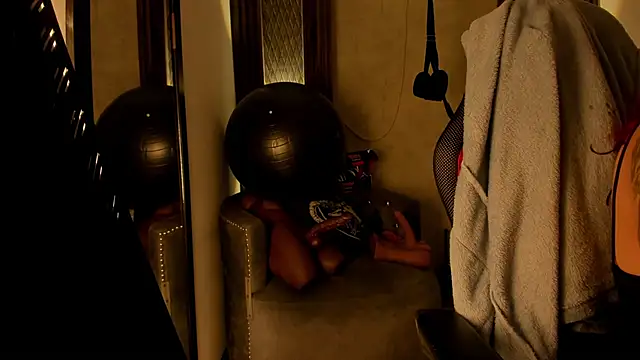 selene red  online show from October 20, 3:45 pm