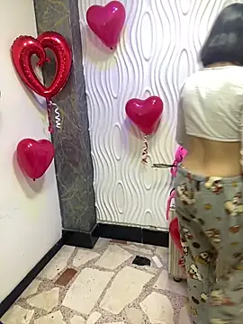 Snapshot of Bonnye_star chatting on February 14, 4:31 am Bonnye star online show from February 14, 4:31 am