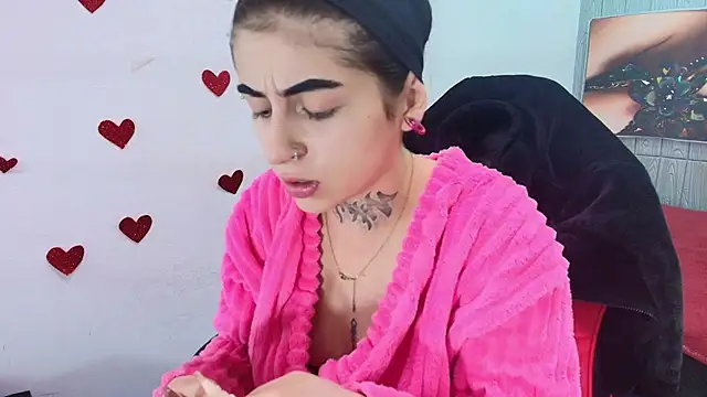 Snapshot of Bonnye_star chatting on February 19, 3:02 am Bonnye star online show from February 19, 3:02 am