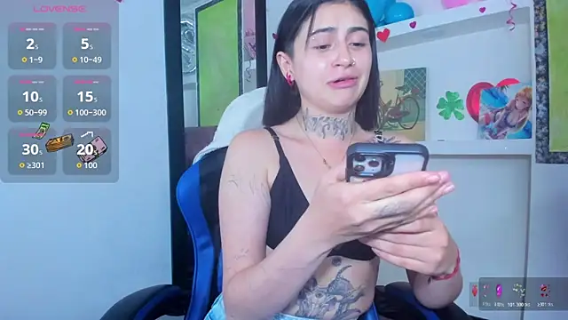 Snapshot of Bonnye_star chatting on April 4, 4:22 am Bonnye star online show from April 4, 4:22 am