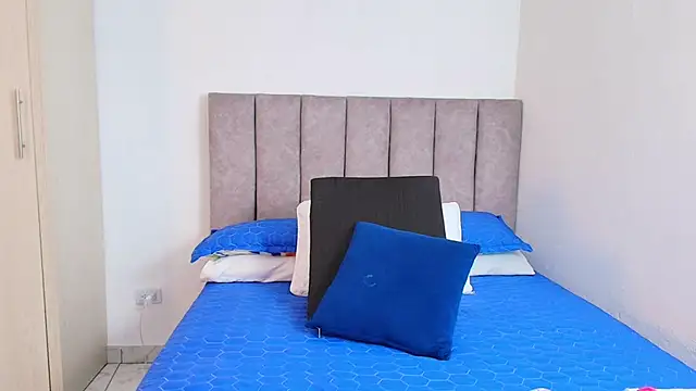 karina lewis  online show from January 16, 3:23 am