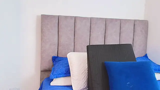 karina lewis  online show from January 25, 3:30 am