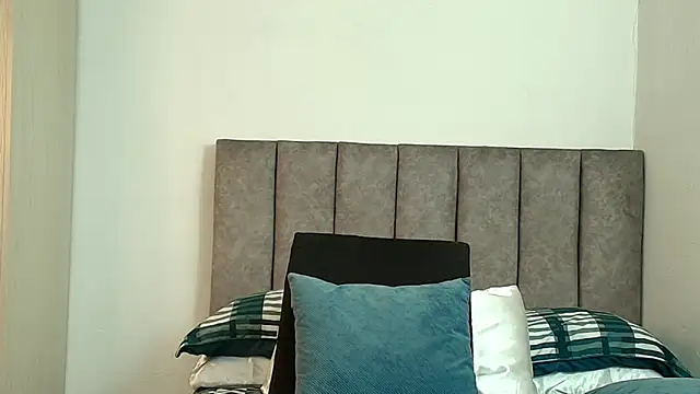 karina lewis  online show from March 26, 4:07 am