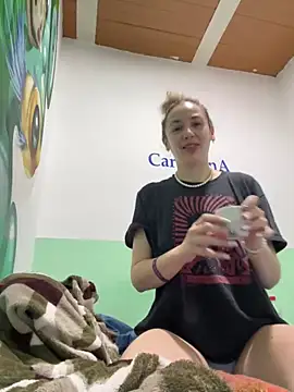 Snapshot of Littlelolo60 chatting on December 16, 2:16 pm Littlelolo60 online show from December 16, 2:16 pm