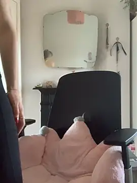 Snapshot of Littlelolo60 chatting on February 27, 9:22 am Littlelolo60 online show from February 27, 9:22 am