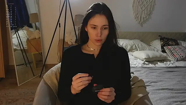 jennetdoll online show from November 7, 1:44 pm