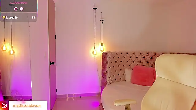 madisson davon online show from October 14, 8:31 pm