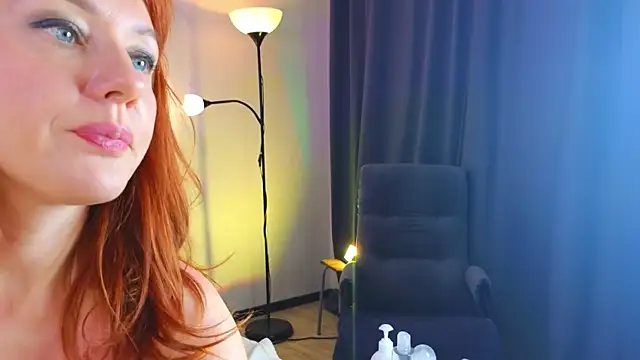AlexaLenee online show from December 6, 8:37 am