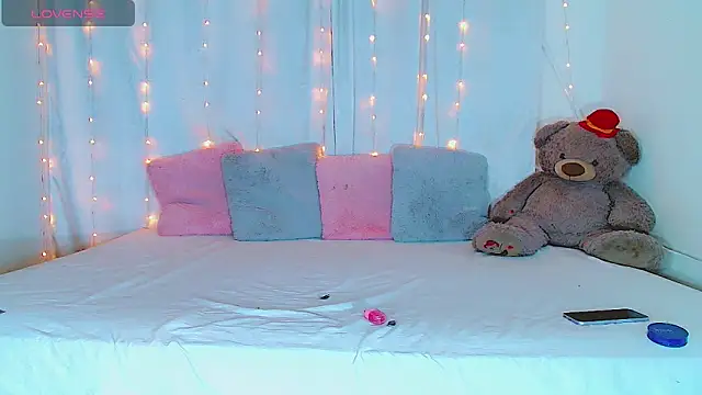 Snapshot of AlanaBekeer chatting on February 3, 10:37 pm AlanaBekeer online show from February 3, 10:37 pm