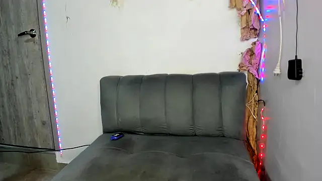 Lya-Kasandra online show from December 4, 1:48 am