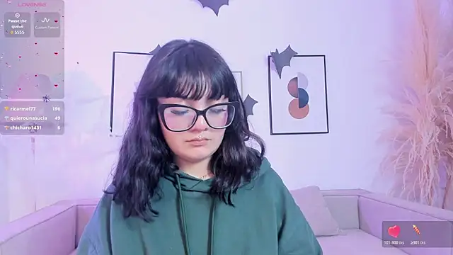 Snapshot of Sweet_Namii chatting on October 21, 8:31 pm Sweet Namii online show from October 21, 8:31 pm