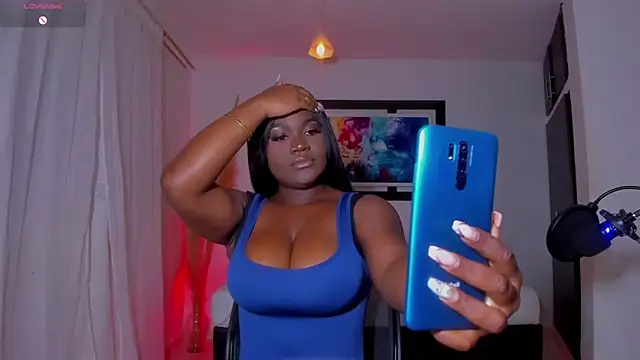 Snapshot of Scarlett_811 chatting on December 13, 8:04 pm Scarlett 811 online show from December 13, 8:04 pm