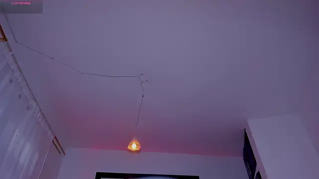 Snapshot of Scarlett_811 chatting on December 20, 7:26 am Scarlett 811 online show from December 20, 7:26 am