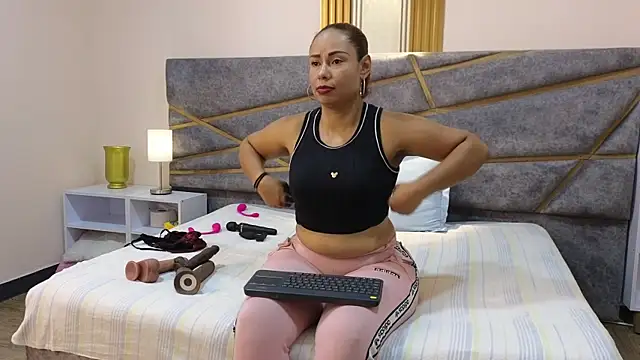 Snapshot of Julia_Gomes chatting on March 17, 7:26 pm Julia Gomes online show from March 17, 7:26 pm