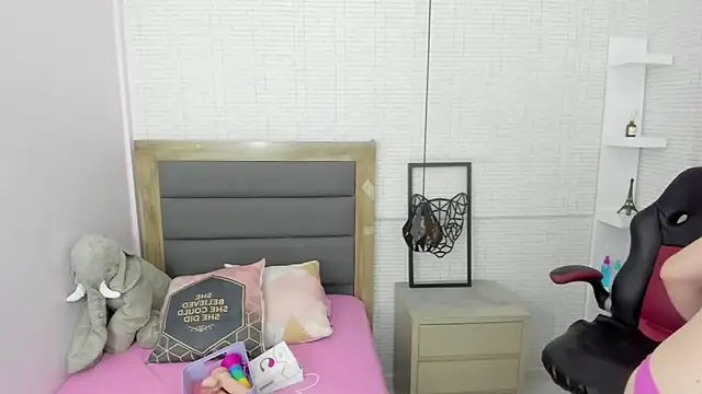 Snapshot of Kittytimberlake chatting on February 8, 6:55 pm Kittytimberlake online show from February 8, 6:55 pm